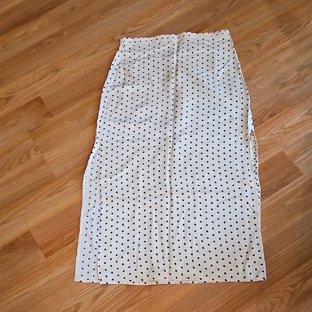 NWOT H&M Polka Dot Women's Double Slits Skirt - Cream.Size  4